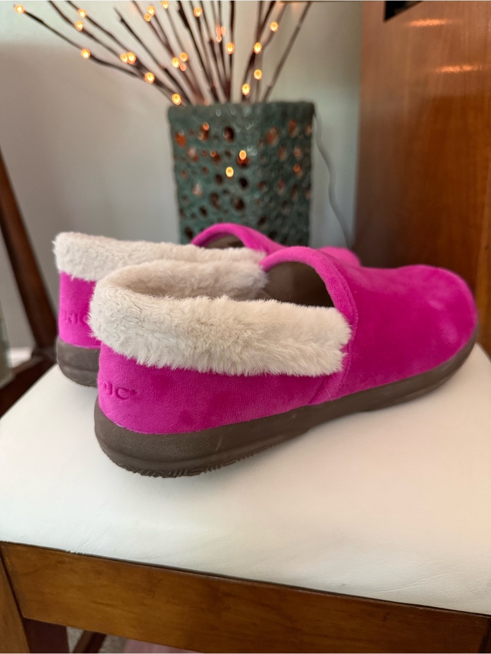 Vionic Slippers size 7 - Picture 9 of 9